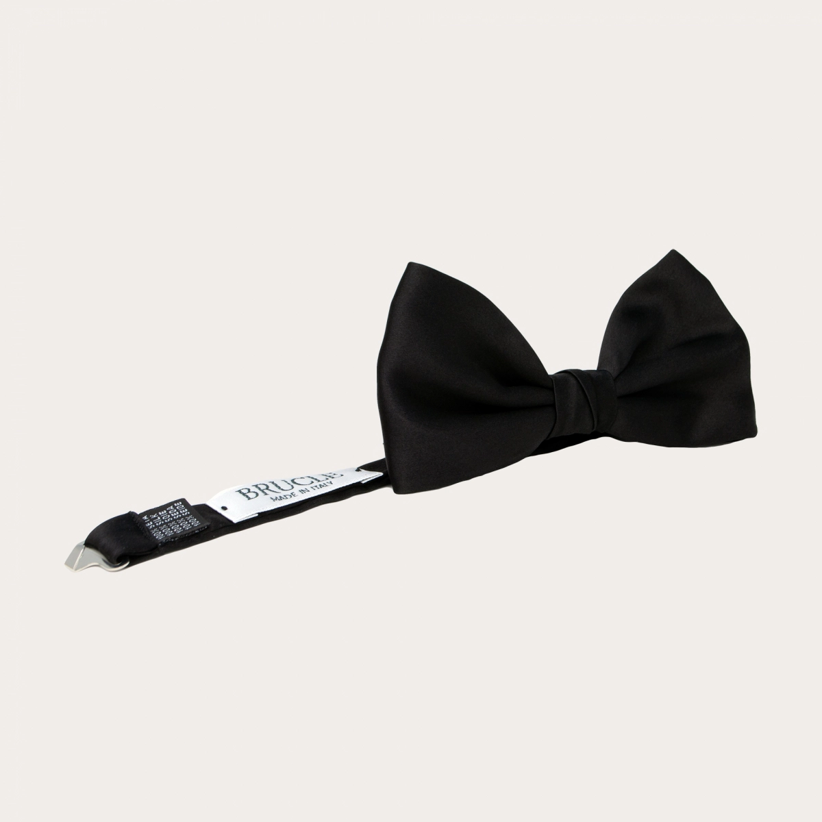 Brucle Papillon pre-anudado negro de seda hecho en Italia