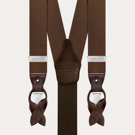Elegante conjunto de tirantes, corbata y pañuelo de bolsillo en marrón
