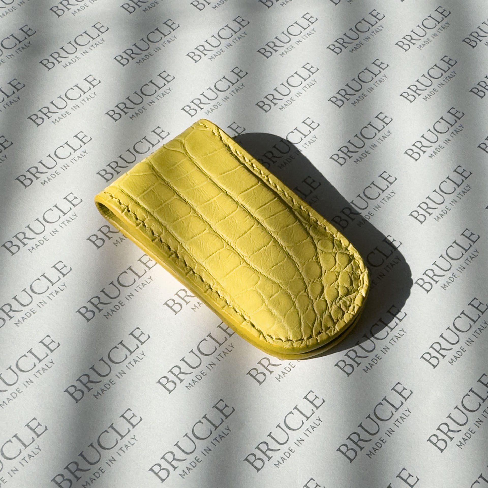 Luxurious yellow magnetic money clip in alligator leather with a matte finish